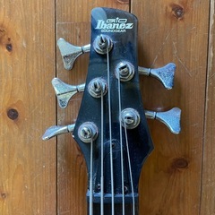 Ibanez 5弦ベースの画像