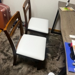 ダイニングテーブルの画像