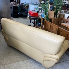 【ジモティー割引で最大15％OFF⭐️】3人掛け ソファー ベージュの画像