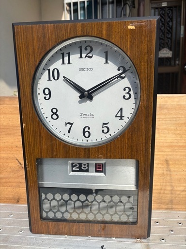 R-047034 アンティーク時計 昭和レトロ SEIKO Sonola(セイコー・ソノーラ) 電池式 カレンダー付き レトロな雰囲気漂う掛け時計【ラフジュ工房】  - YouTube 【NEW】No.23 セイコーソノラ　レトロ振り子時計　電池式
