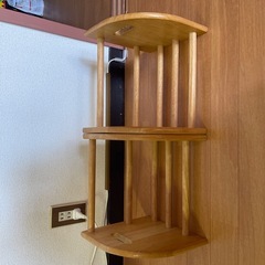 木製のブックスタンドの画像