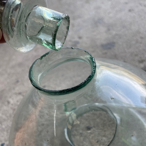 昭和レトロ ガラスのハエ取り瓶 蓋付き