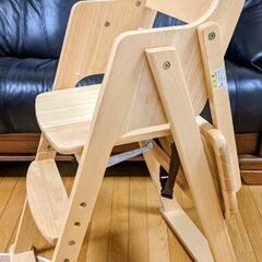 KATOJI天然木ベビーチェア、机可動式の画像