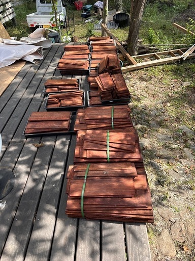 ワラバ材シングル　薪小屋の屋根材として最適