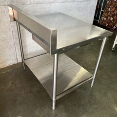 ステンレス製 引出し収納付き作業台 ステンレス作業台 厨房 厨房機器 店舗 店舗用品 作業台 コンロ台 バックガード付 W900×D750 Y2258の画像