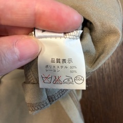 タートルネックのカットソーの画像