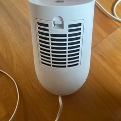 首振り機能付きセラミックファンヒーターの画像