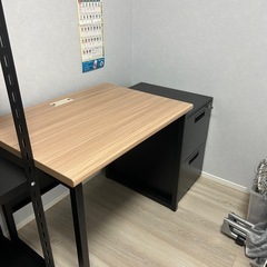 オフィス用机&椅子の画像