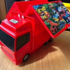 トミカトラックとダンプカー2点の画像