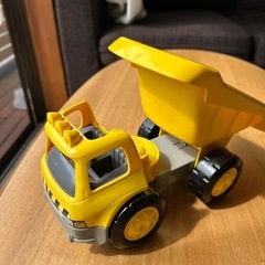 トミカトラックとダンプカー2点の画像
