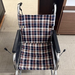 【お買い得‼️】折りたたみ式 自走式車椅子 スチール製 チェック柄♪の画像