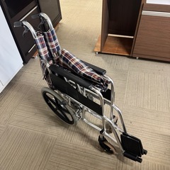 【お買い得‼️】折りたたみ式 自走式車椅子 スチール製 チェック柄♪の画像
