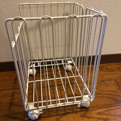 新聞収納ボックス　キャスター付
の画像