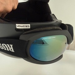 本日限定　スキースノボヘルメット　アジア人の頭にフィット　ゴーグル付の画像