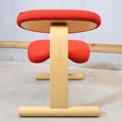 北欧ノルウェーのメーカーRybo(リボ)社のバランスイージーです。お子様にもおススメの姿勢が良くなる学習椅子。子供用はもちろん大人のデスクチェアーとしてもおススメです♪ の画像