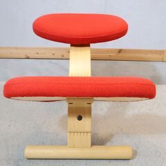 北欧ノルウェーのメーカーRybo(リボ)社のバランスイージーです。お子様にもおススメの姿勢が良くなる学習椅子。子供用はもちろん大人のデスクチェアーとしてもおススメです♪ の画像