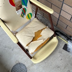 ベビーチェア（破れあり）の画像