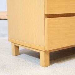 人気の無印良品(MUJI)のオーク材を使用したチェスト・4段ワイド！ナチュラルで明るい色合いが暖かな雰囲気の北欧スタイルインテリアにも♪収納力もあるので1人暮らしなどこれからの新生活に♪の画像