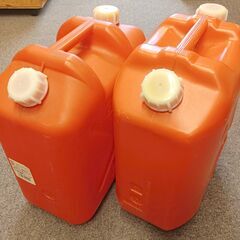 ポリタンク18L 2つの画像