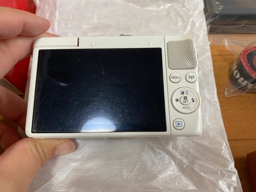 Canon EOS M100