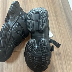 韓国風、キラキラスタッズスニーカーの画像