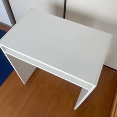IKEA 白デスクの画像