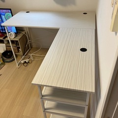 L字型デスクの画像