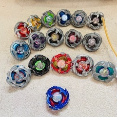 BEYBLADE 16個　スタジアム　セットの画像