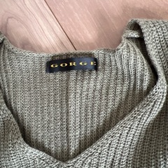 GORGE　オリーブグリーン Vネック 長袖ニットの画像