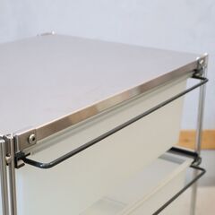無印良品(MUJI)の人気の5段ステンレスユニットシェルフ/キャスターと4杯引出し付です。キッチンやランドリーラックにも♪コンパクトなサイズは店舗などの什器にも最適でインダストリアルなインテリアに！の画像