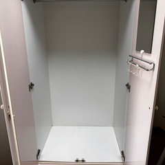 ワードロープ　ホワイト系扉ピンク色の画像