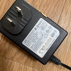 buffalo Wi-Fiの本体とアダプターの画像