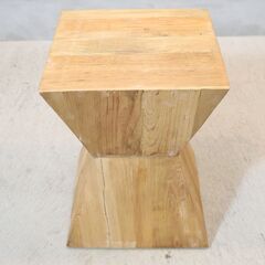 CRASH GATE(クラッシュゲート)/knot antiquesのリボン サイドテーブルです。丸太をざっくりカットしたような無骨さ溢れるニレ古材を使用したローテーブルはスツールや花台、飾り棚にも♪の画像