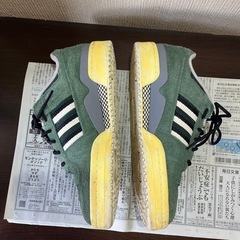 adidas グリーン スエード スニーカーの画像