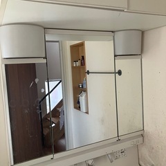 引き取り限定 ホワイト洗面台 三面鏡付き 引き出し収納4点セットの画像