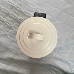 ゴミ箱　ホワイトスチール製ペダル式の画像