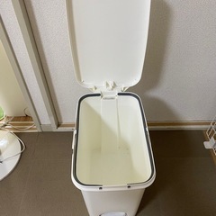 蓋付きゴミ箱20Lの画像