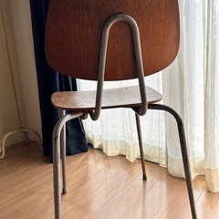 アンティークスクールチェアの画像