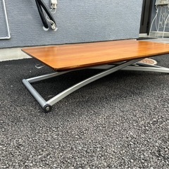 昇降式テーブルの画像