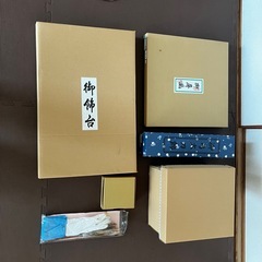 五月人形 兜飾り 
台座付き の画像