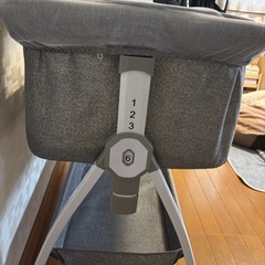高さ調節＆キャスター付き ベビーベッドの画像