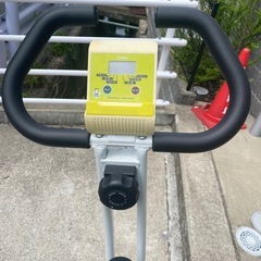 エアロバイク　おりた折りたたみ　マットふぞ付属の画像