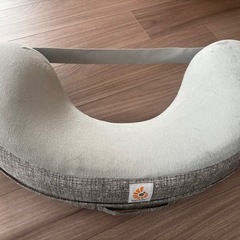 Ergobaby エルゴベビー ナーシングピロー グレー 授乳クッション ストラップ付きの画像