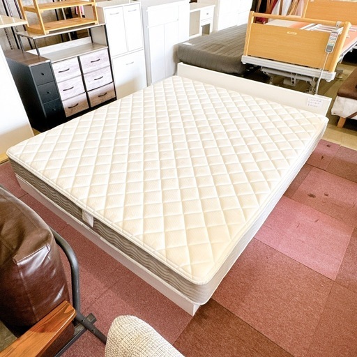 ニトリ クイーンベッド  コイルスプリング マットレス
付き