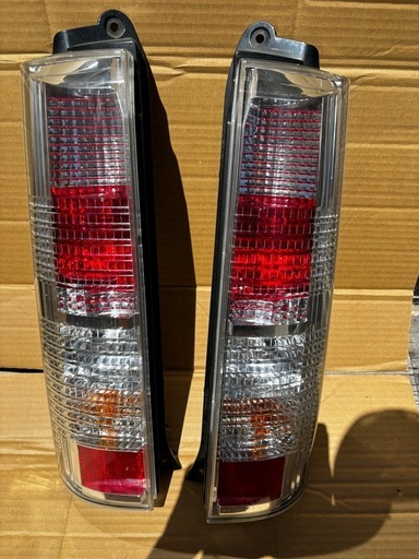 エブリーda64w 純正テールランプ