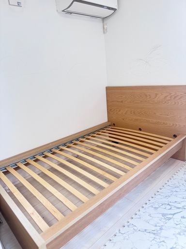 【受け渡し決まりました】IKEA　MALMマルム　セミダブルベッドフレーム