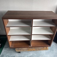 カウンター　収納棚　テーブルの画像