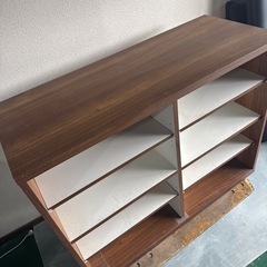 カウンター　収納棚　テーブルの画像