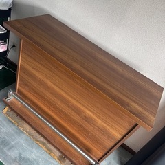 カウンター　収納棚　テーブルの画像