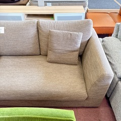 ニトリ 2人掛け ソファ 布張り ミニクッション
付きの画像